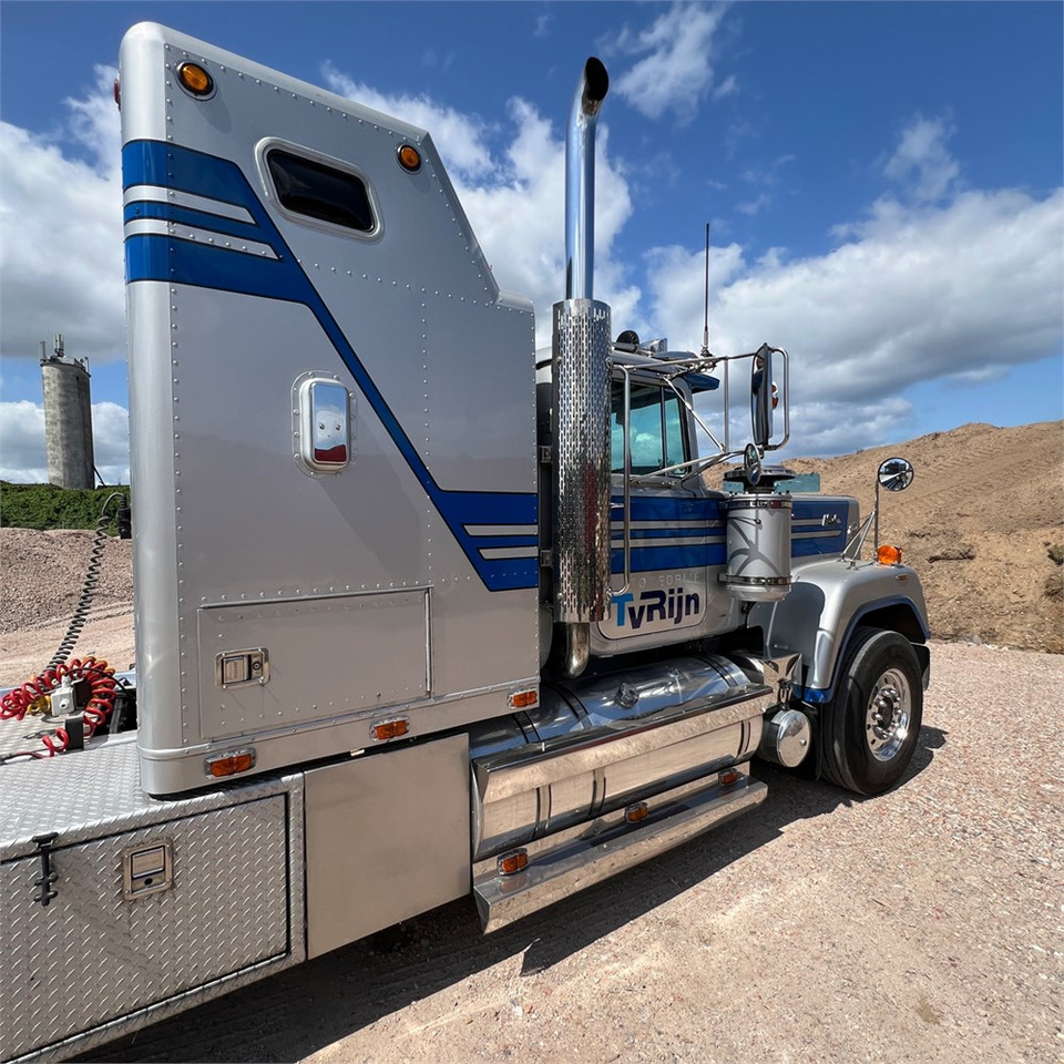Mack Superliner lízing Mack Superliner: 33 kép.
