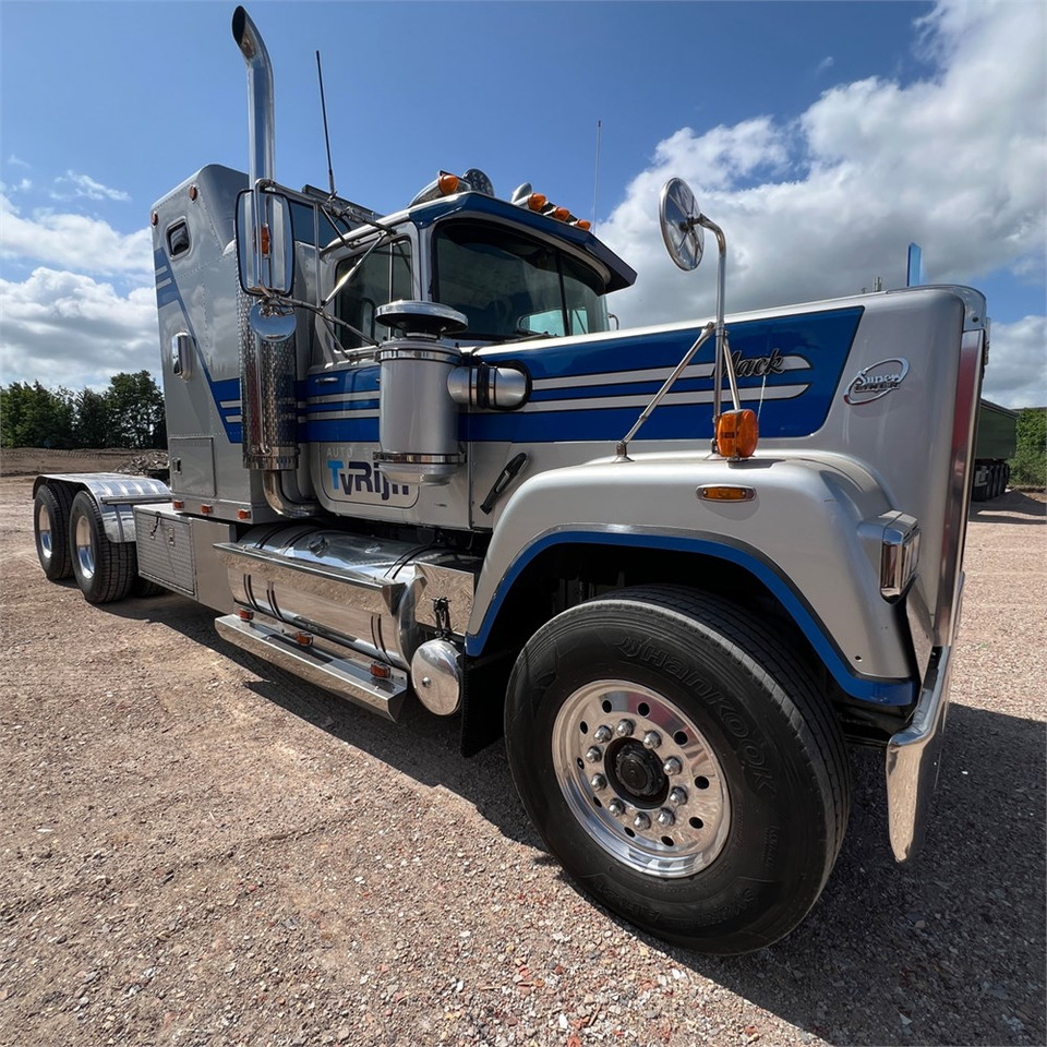 Mack Superliner lízing Mack Superliner: 14 kép.