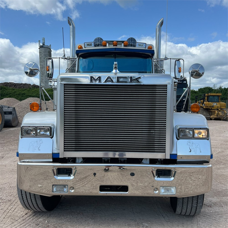 Mack Superliner - Nyergesvontató: 3 kép. Mack Superliner - Nyergesvontató: 3 kép.