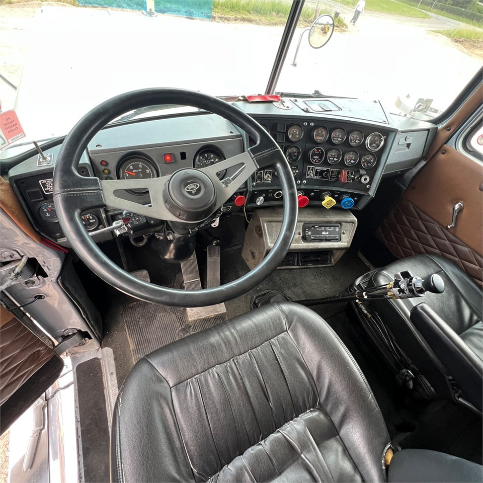 Mack Superliner lízing Mack Superliner: 22 kép.