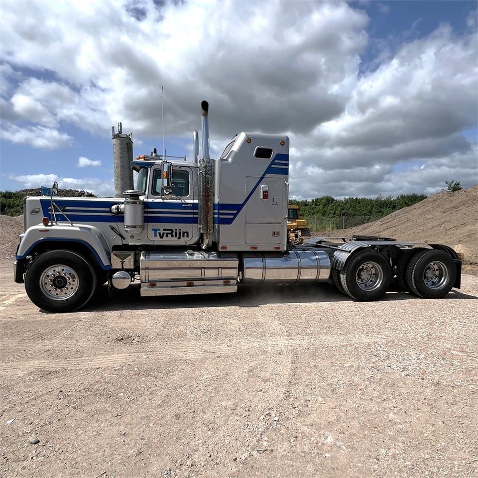 Mack Superliner lízing Mack Superliner: 9 kép.