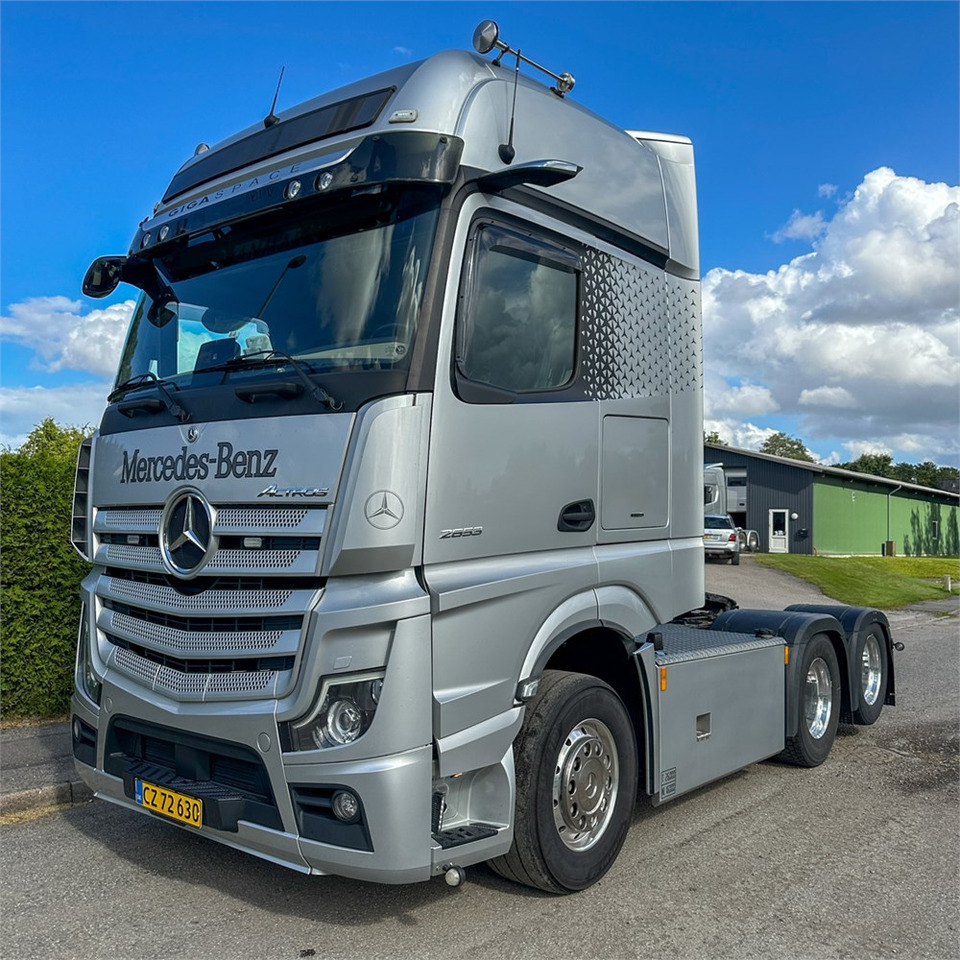 Nyergesvontató Mercedes 2653 LSDNA 6X2 Gigaspace: 9 kép.