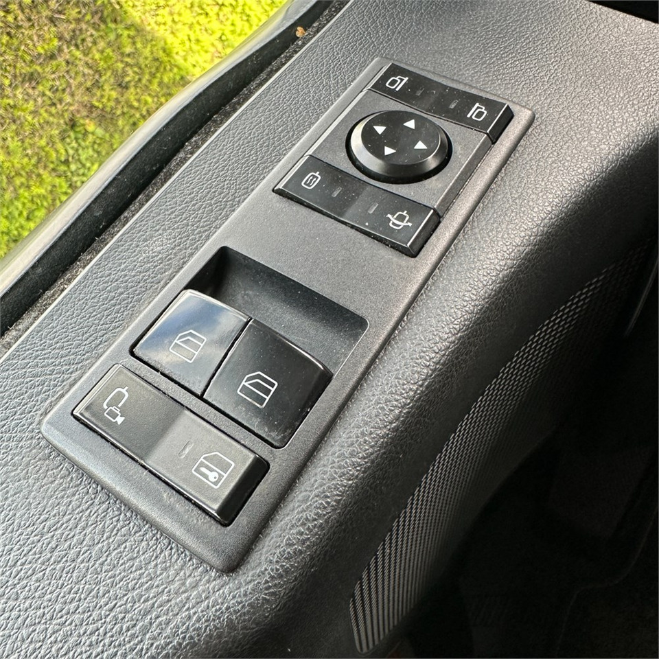 Nyergesvontató Mercedes 2653 LSDNA 6X2 Gigaspace: 15 kép.