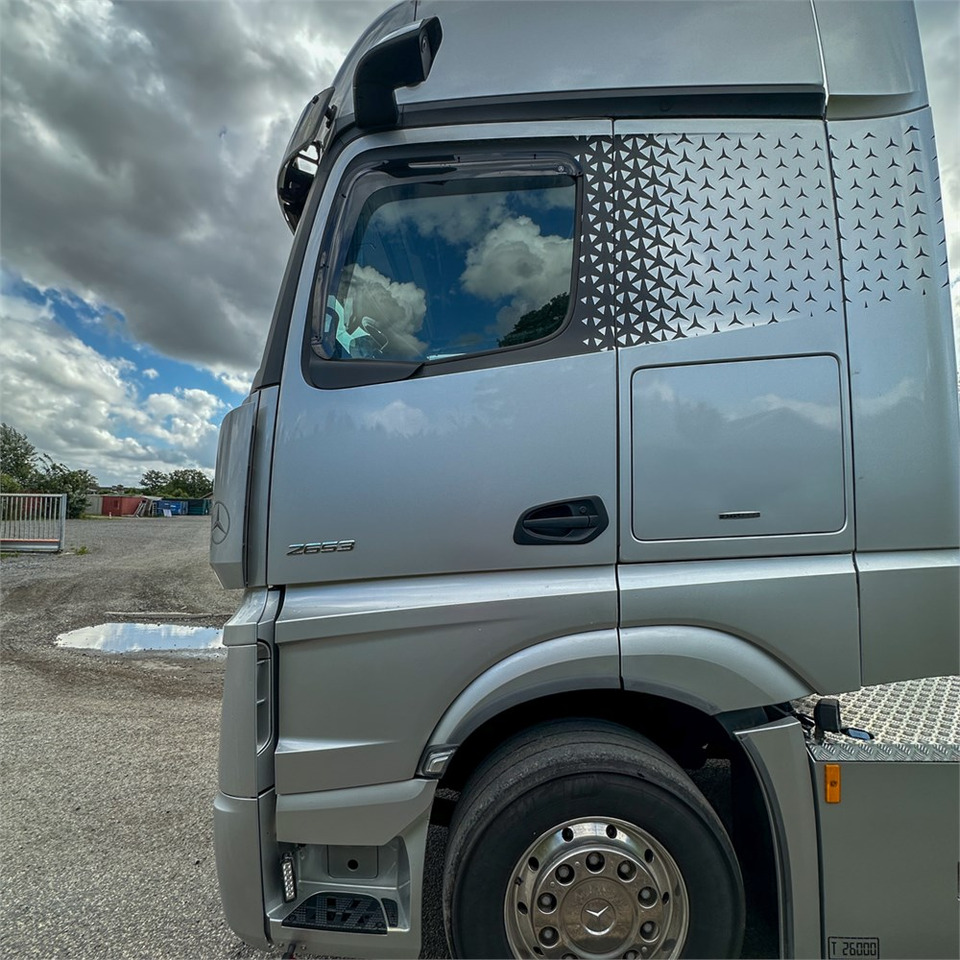 Nyergesvontató Mercedes 2653 LSDNA 6X2 Gigaspace: 10 kép.