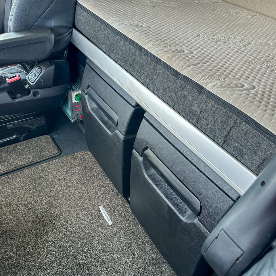 Nyergesvontató Mercedes 2653 LSDNA 6X2 Gigaspace: 18 kép.