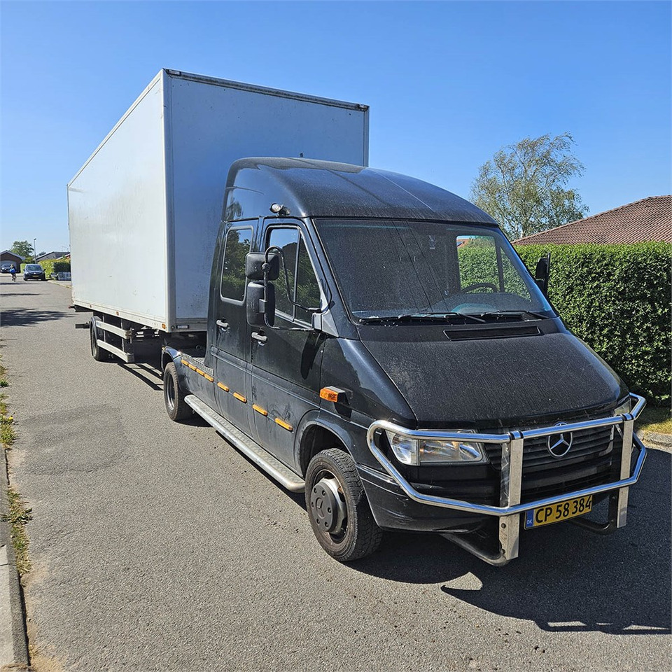 Mercedes 412 D - Nyergesvontató: 3 kép. Mercedes 412 D - Nyergesvontató: 3 kép.