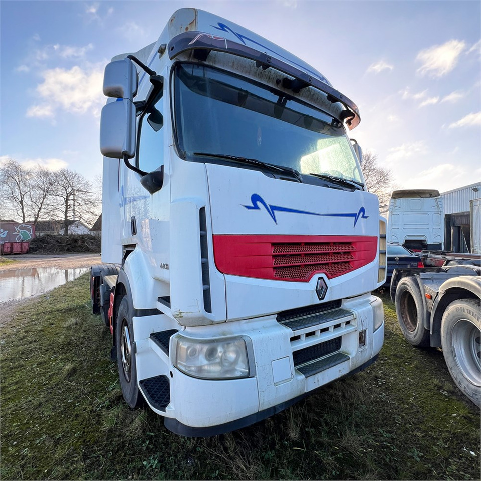 Renault 440 DXI Gigant - Nyergesvontató: 3 kép. Renault 440 DXI Gigant - Nyergesvontató: 3 kép.