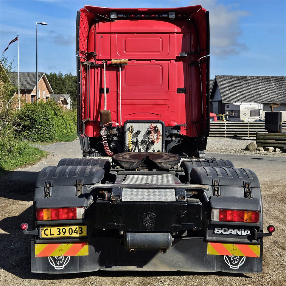Scania R 560 LA6X2 HNB - Nyergesvontató: 4 kép. Scania R 560 LA6X2 HNB - Nyergesvontató: 4 kép.