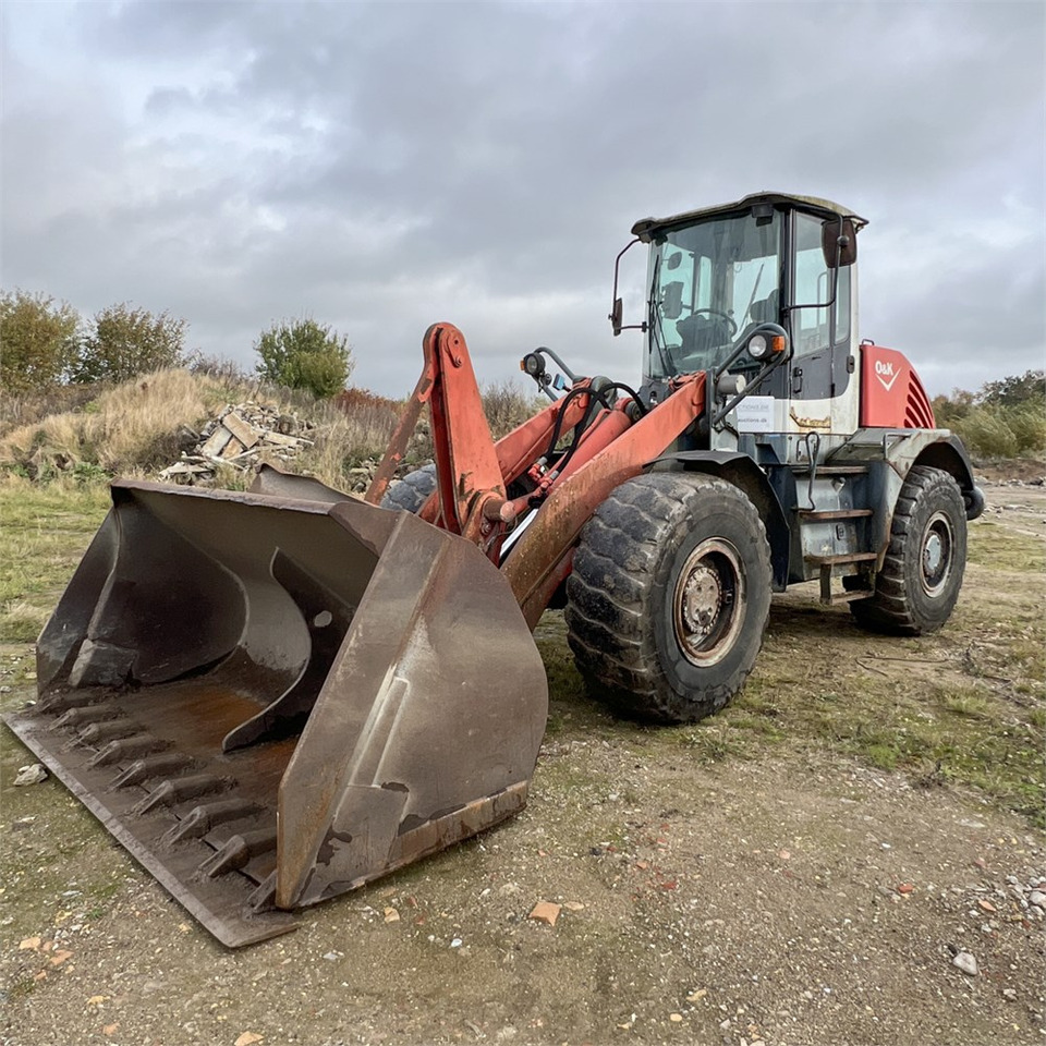 O&K L25.5 - Gumikerekes homlokrakodó: 2 kép. O&K L25.5 - Gumikerekes homlokrakodó: 2 kép.