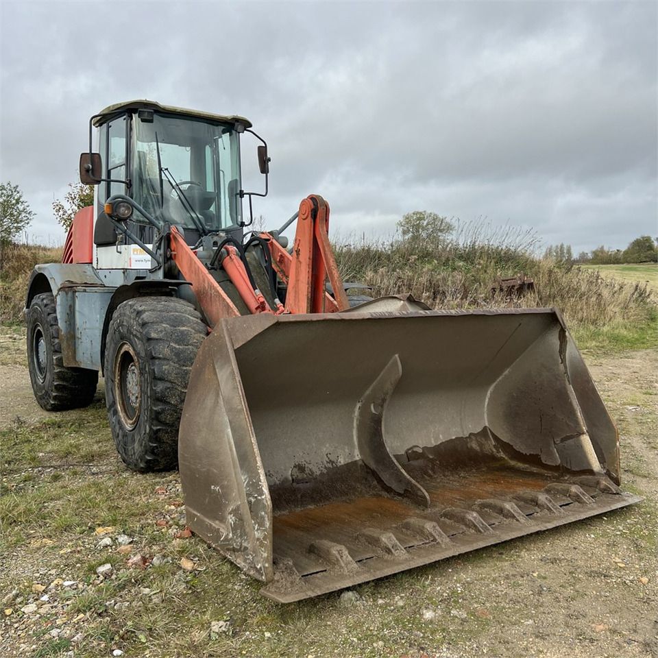 O&K L25.5 - Gumikerekes homlokrakodó: 5 kép. O&K L25.5 - Gumikerekes homlokrakodó: 5 kép.