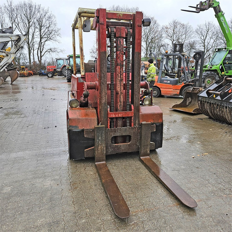 Villás targonca O&K V40: 9 kép. Villás targonca O&K V40: 9 kép.