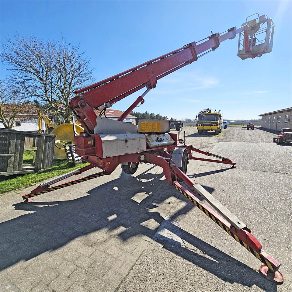 Omme 1650 EBZ - Emelőkosaras utánfutó: 4 kép. Omme 1650 EBZ - Emelőkosaras utánfutó: 4 kép.