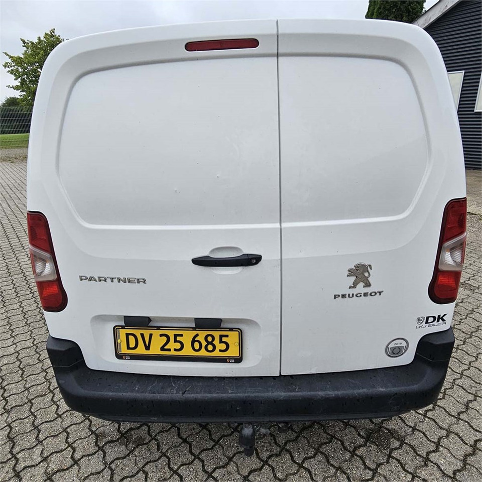 Peugeot Partner 1,5 Blue HDI 100 L1 - Kis furgon: 4 kép. Peugeot Partner 1,5 Blue HDI 100 L1 - Kis furgon: 4 kép.