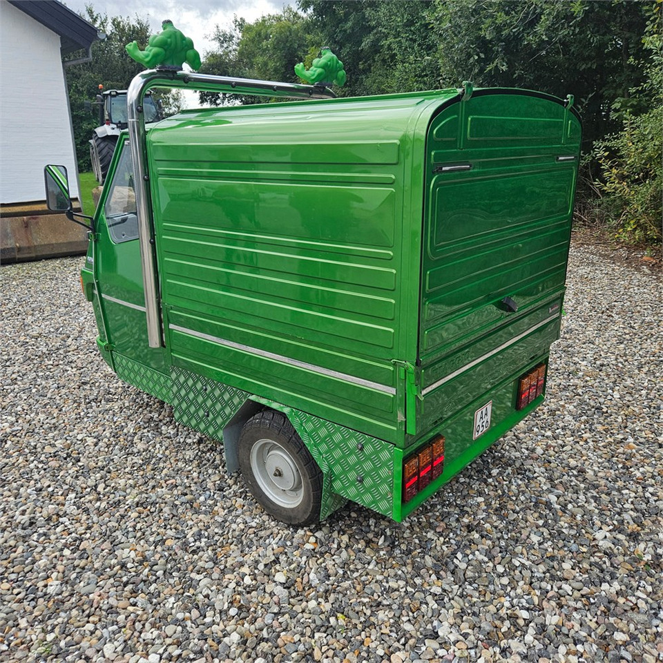 Piaggio APE 50 VAN - Motorkerékpár: 3 kép. Piaggio APE 50 VAN - Motorkerékpár: 3 kép.