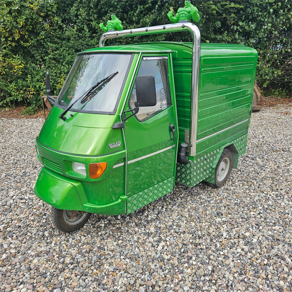 Piaggio APE 50 VAN - Motorkerékpár: 1 kép. Piaggio APE 50 VAN - Motorkerékpár: 1 kép.