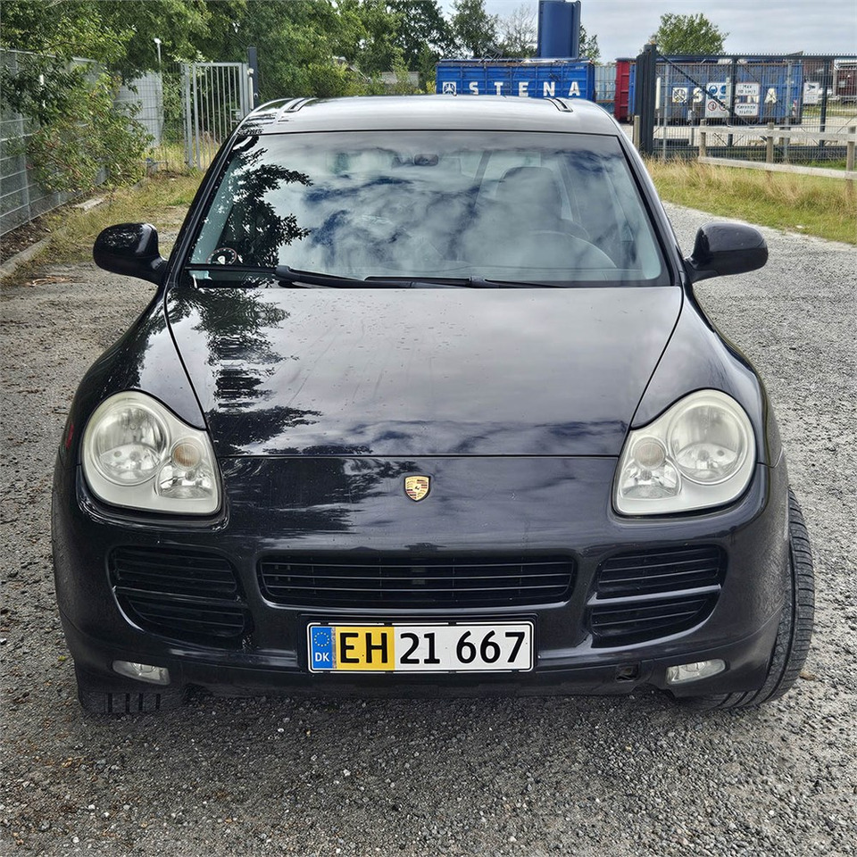 Porsche Cayenne S - Terepjáró/ SUV: 2 kép. Porsche Cayenne S - Terepjáró/ SUV: 2 kép.