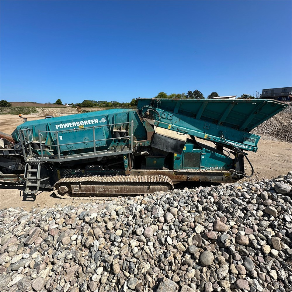 Powerscreen Warrior 2100 - Osztályozó berendezés: 3 kép. Powerscreen Warrior 2100 - Osztályozó berendezés: 3 kép.