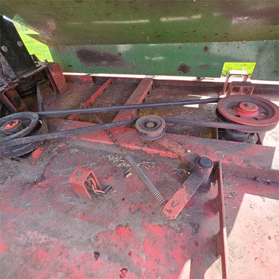 Szálastakarmány betakarítás gépei Præstbro LAR-1700: 8 kép. Szálastakarmány betakarítás gépei Præstbro LAR-1700: 8 kép.