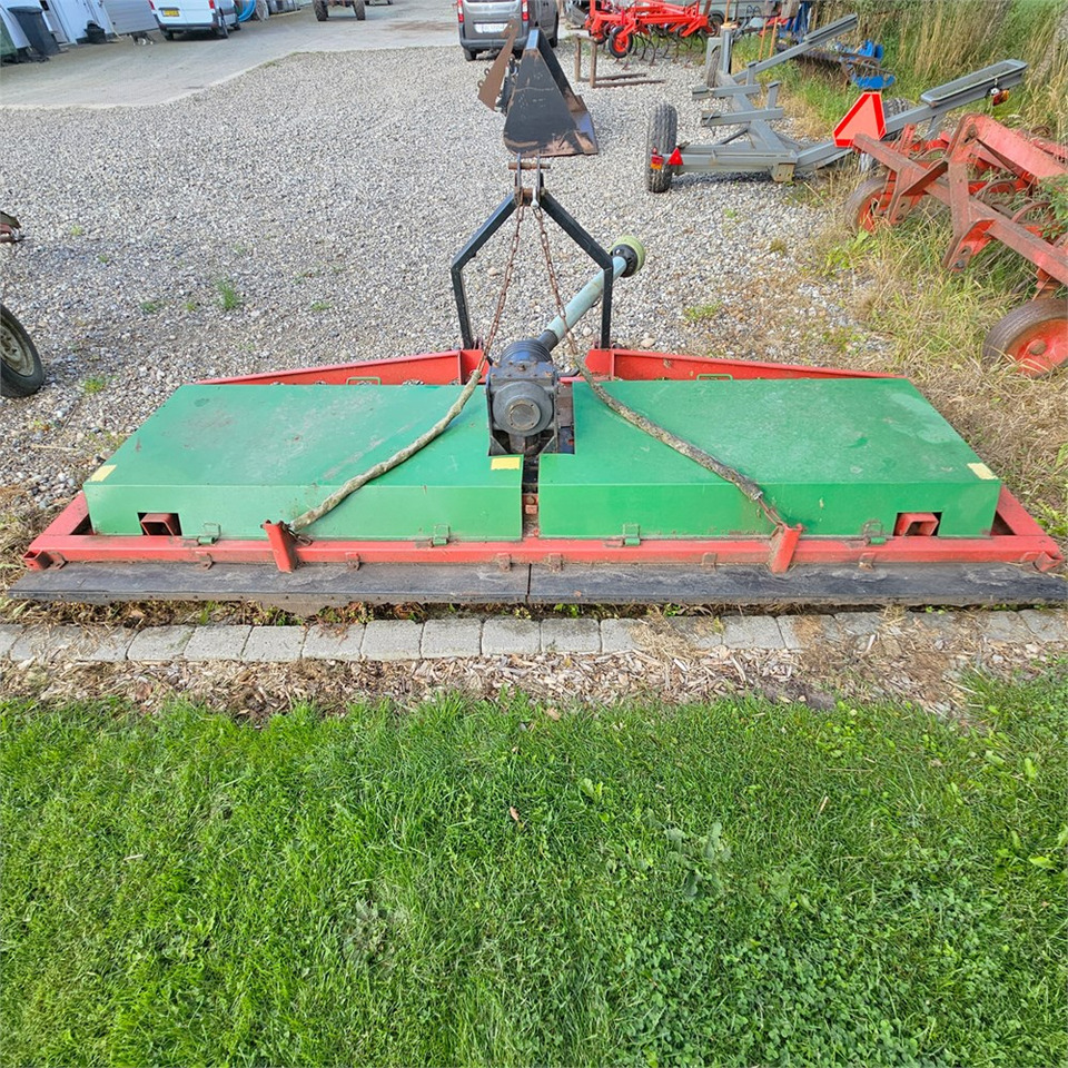 Szálastakarmány betakarítás gépei Præstbro LAR-1700: 6 kép. Szálastakarmány betakarítás gépei Præstbro LAR-1700: 6 kép.