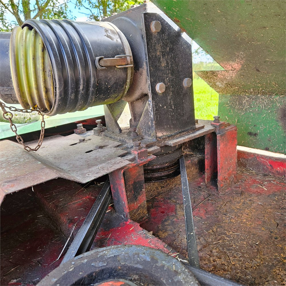 Szálastakarmány betakarítás gépei Præstbro LAR-1700: 9 kép. Szálastakarmány betakarítás gépei Præstbro LAR-1700: 9 kép.