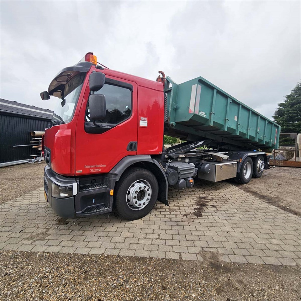 Renault D 26 Wide - Horgos rakodó teherautó: 2 kép. Renault D 26 Wide - Horgos rakodó teherautó: 2 kép.