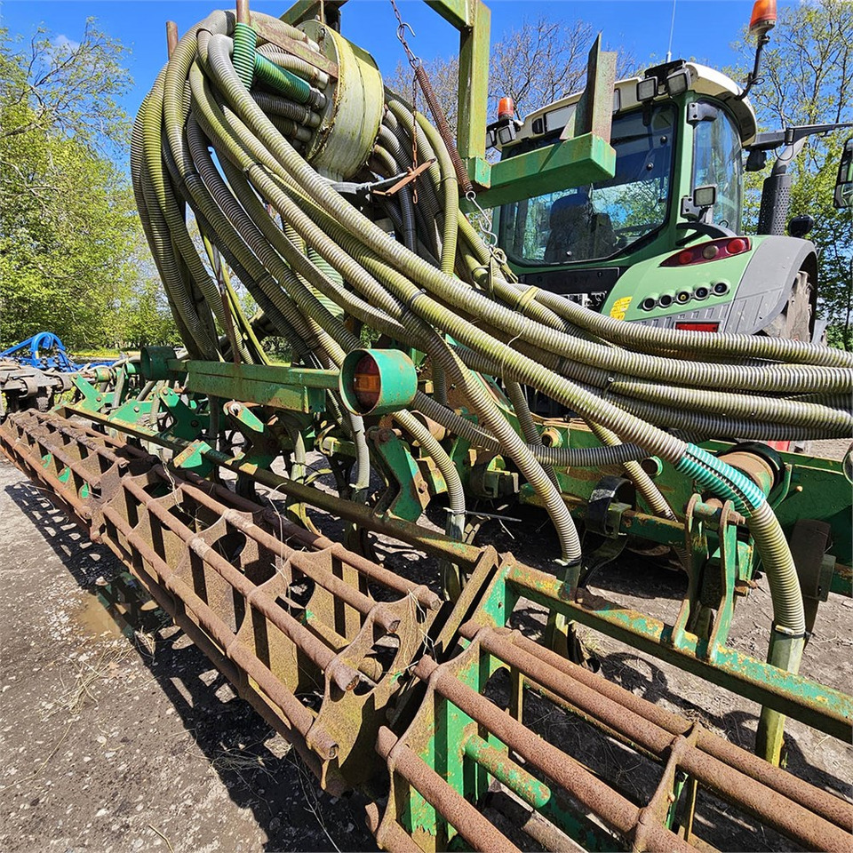 Samson 8 meter - Műtrágyaszóró gép: 2 kép. Samson 8 meter - Műtrágyaszóró gép: 2 kép.