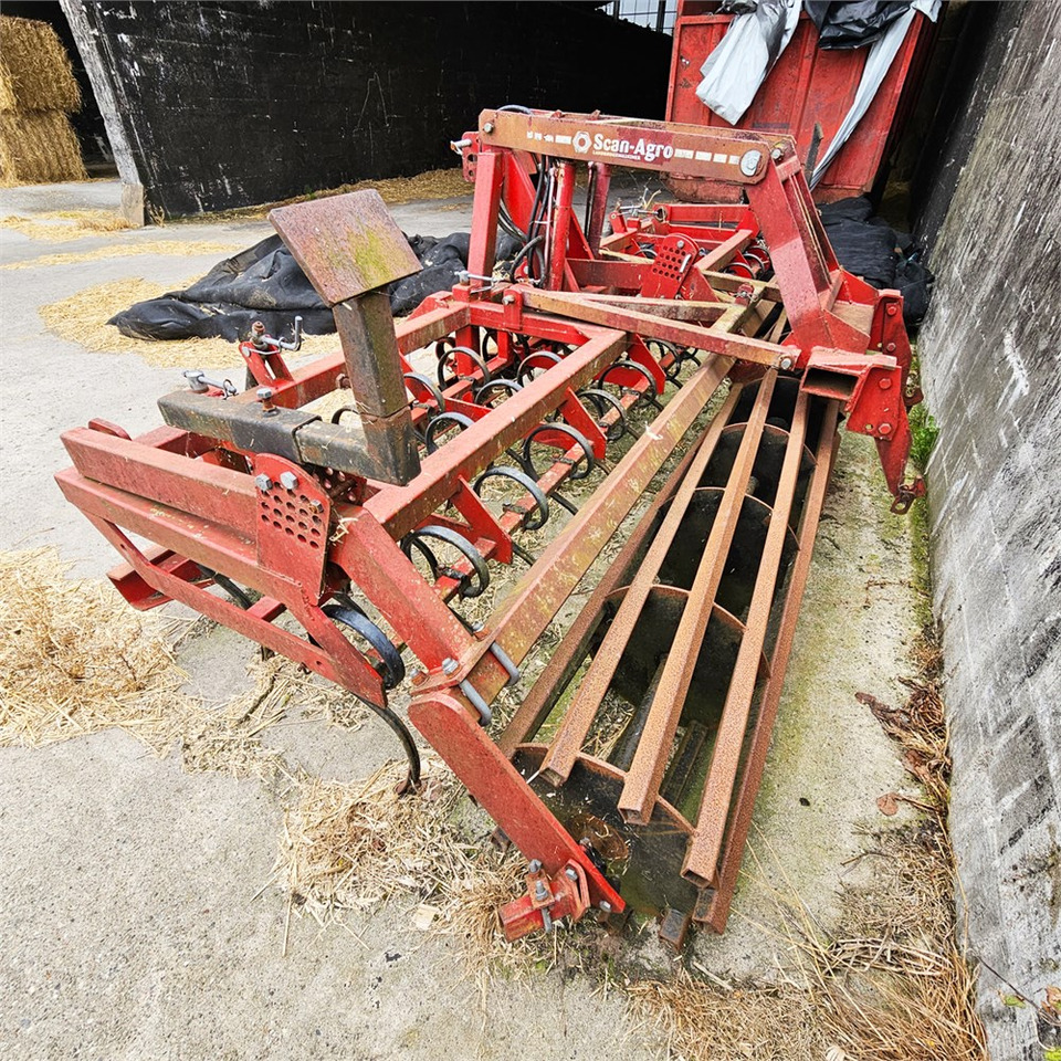 Scan-Agro 4 meter - Kultivátor: 1 kép. Scan-Agro 4 meter - Kultivátor: 1 kép.