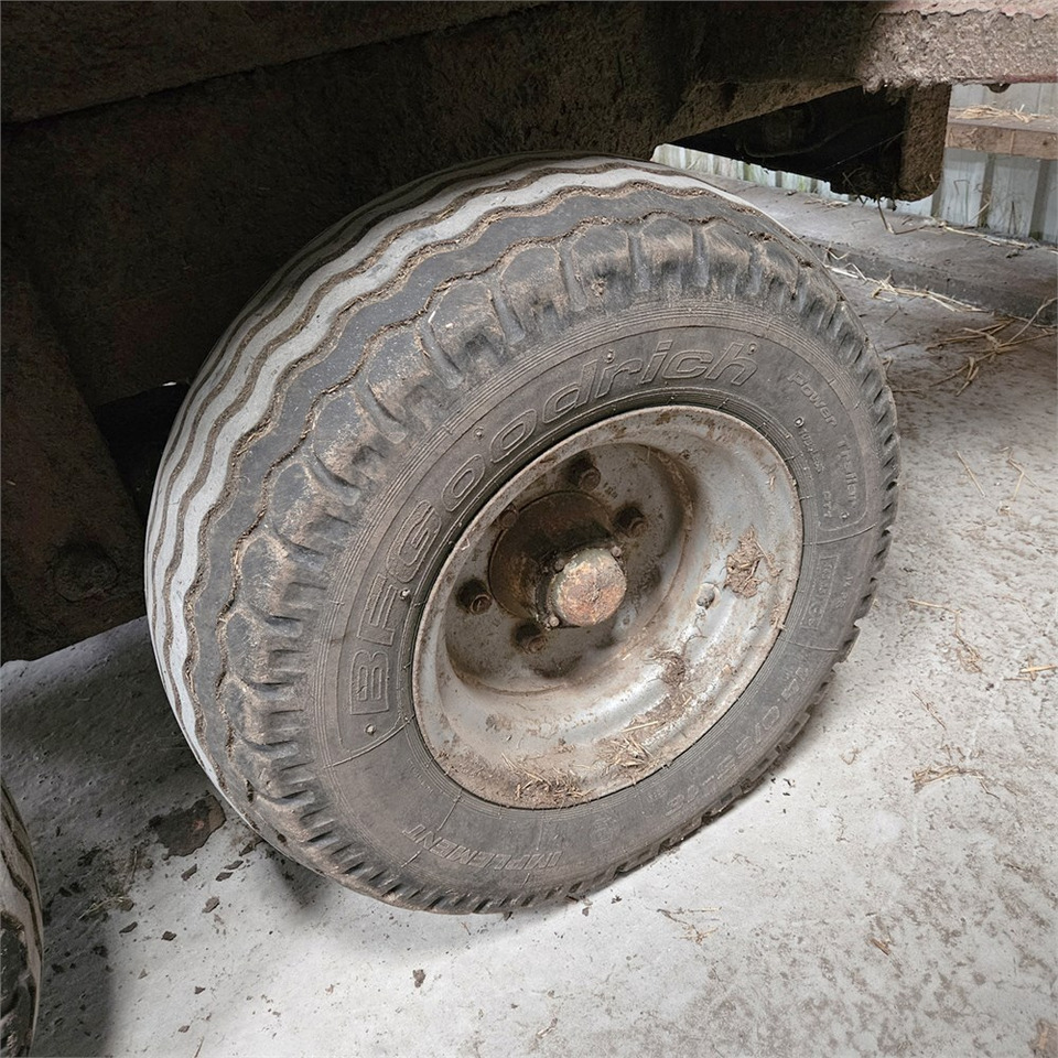 Mezőgazdasági billenőpótkocsi Scan-Agro STBT 11: 18 kép. Mezőgazdasági billenőpótkocsi Scan-Agro STBT 11: 18 kép.