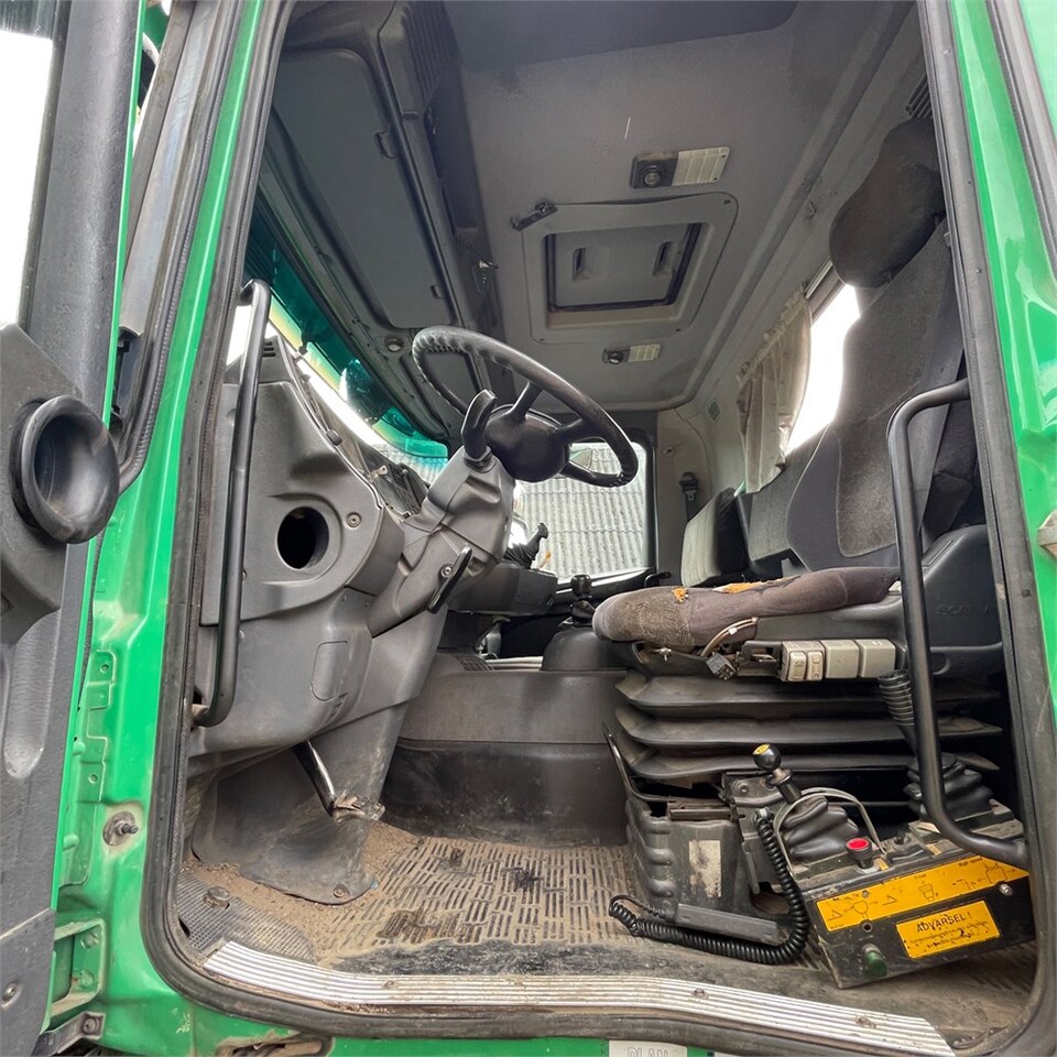 Platós teherautó Scania 124G: 17 kép.