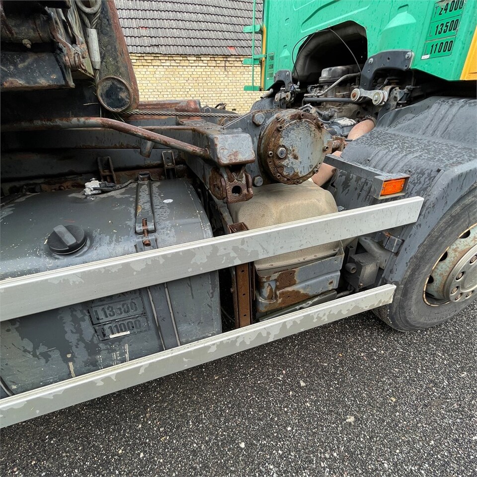 Platós teherautó Scania 124G: 13 kép.