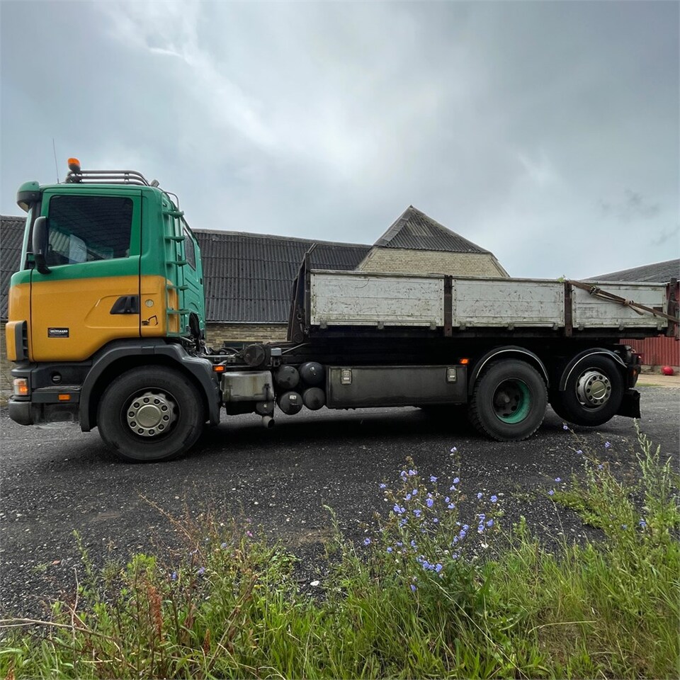 Platós teherautó Scania 124G: 8 kép.