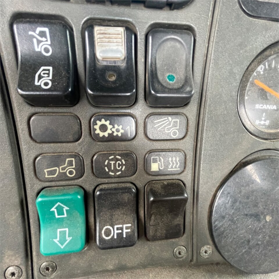 Platós teherautó Scania 124G: 26 kép.