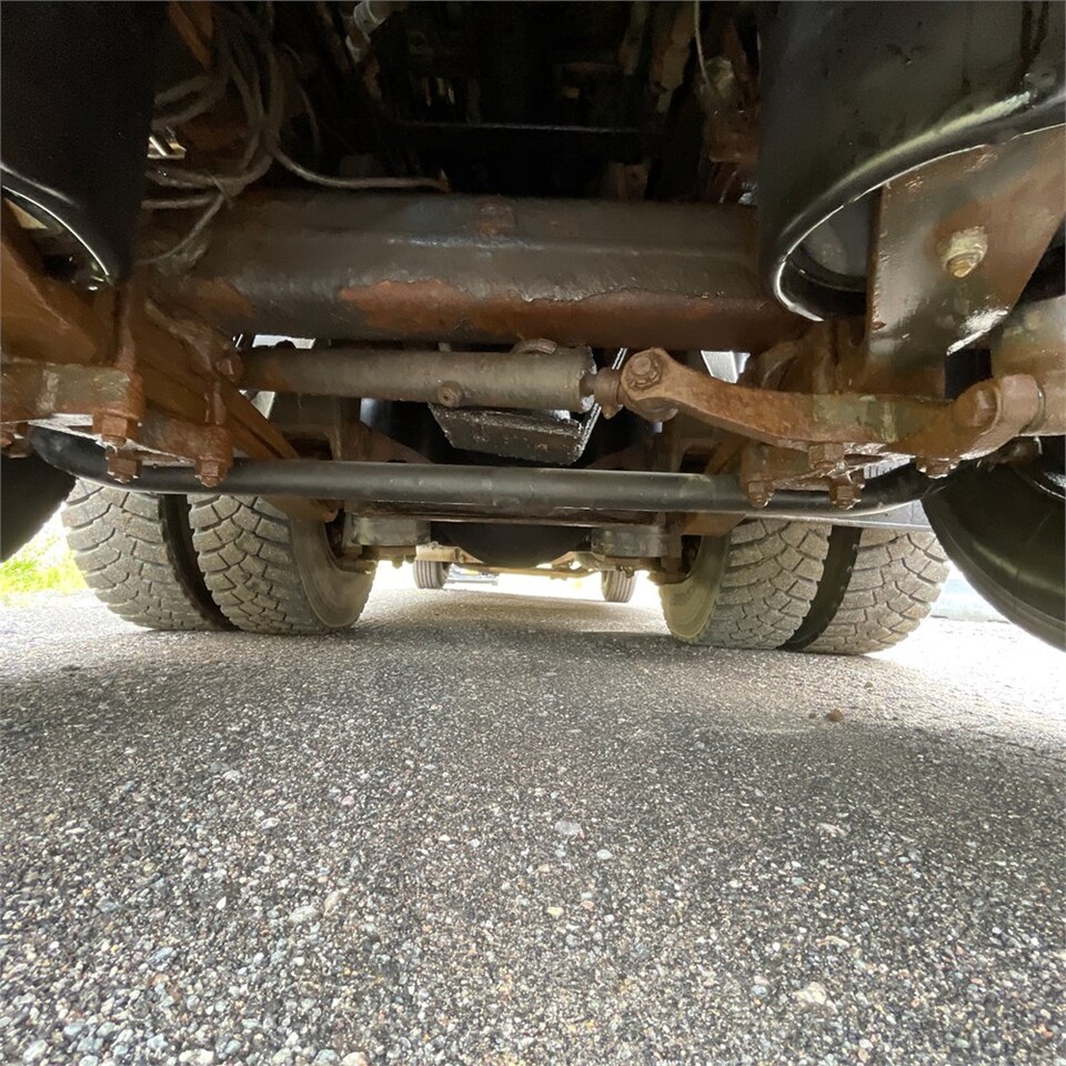 Platós teherautó Scania 124G: 32 kép.