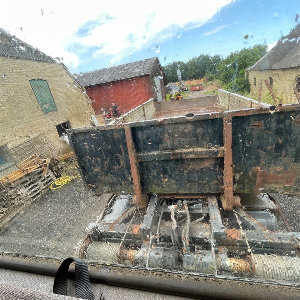 Platós teherautó Scania 124G: 16 kép.