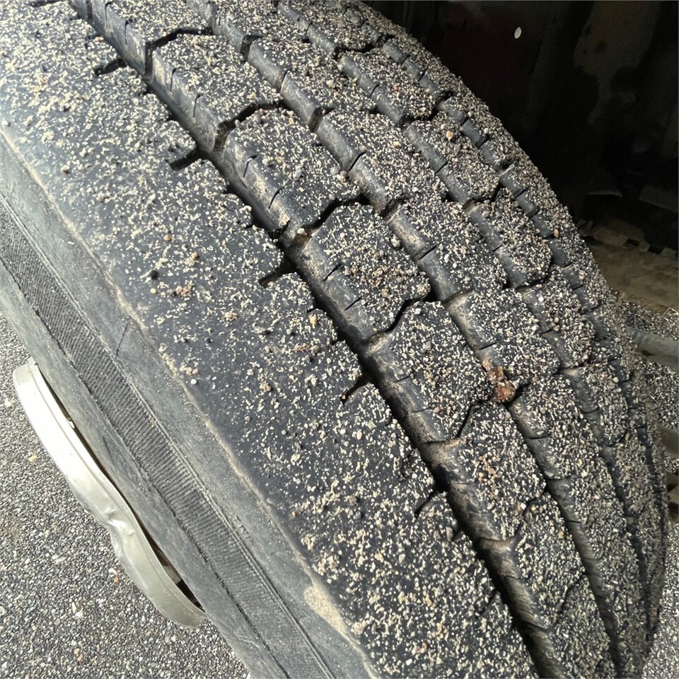 Platós teherautó Scania 124G: 39 kép.