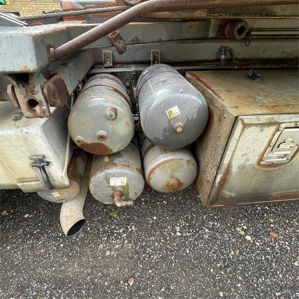 Platós teherautó Scania 124G: 24 kép.