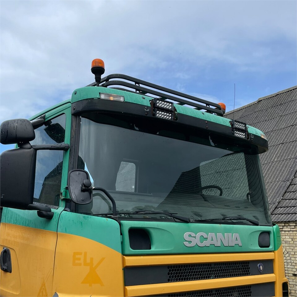 Platós teherautó Scania 124G: 11 kép.