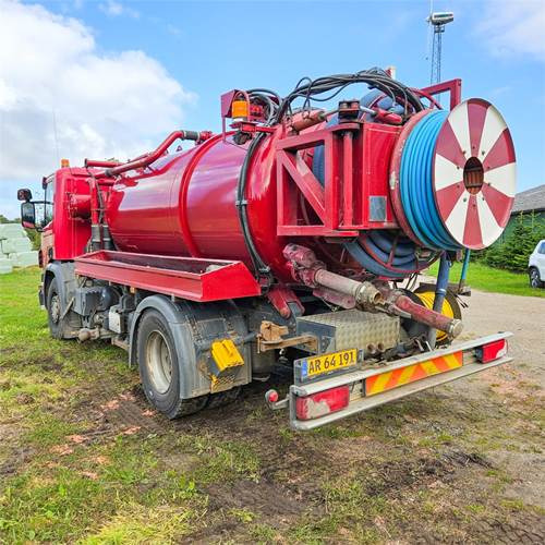 Scania P250 - Szippantós autó: 1 kép. Scania P250 - Szippantós autó: 1 kép.