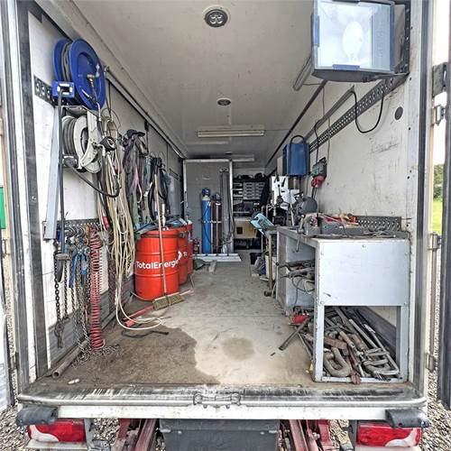 Dobozos felépítményű teherautó Scania R500: 7 kép.