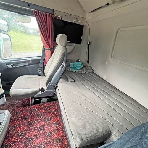 Dobozos felépítményű teherautó Scania R500: 21 kép.