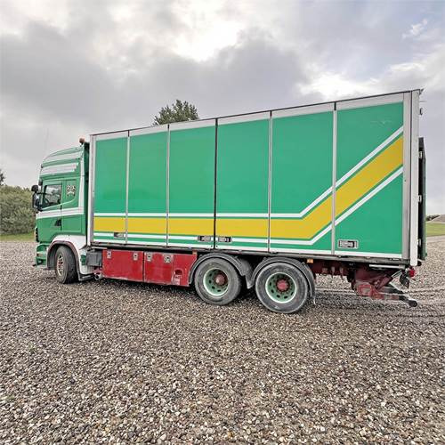 Scania R500 - Dobozos felépítményű teherautó: 2 kép. Scania R500 - Dobozos felépítményű teherautó: 2 kép.
