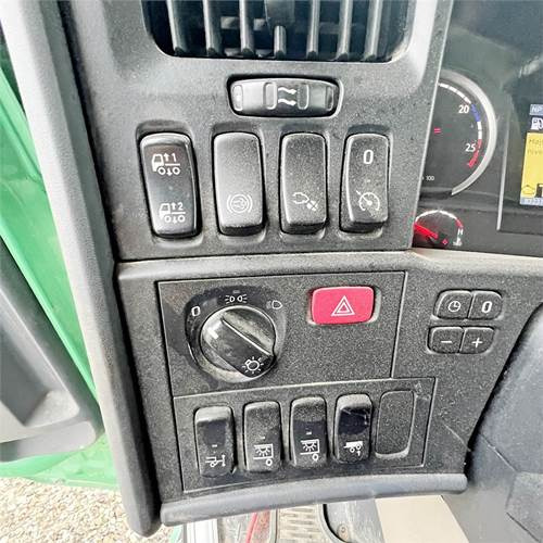 Dobozos felépítményű teherautó Scania R500: 27 kép.