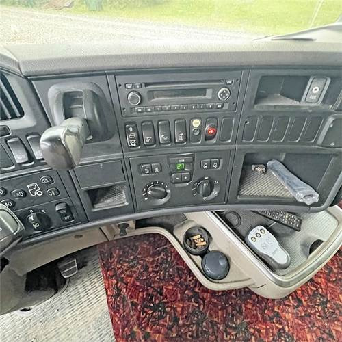 Dobozos felépítményű teherautó Scania R500: 24 kép.