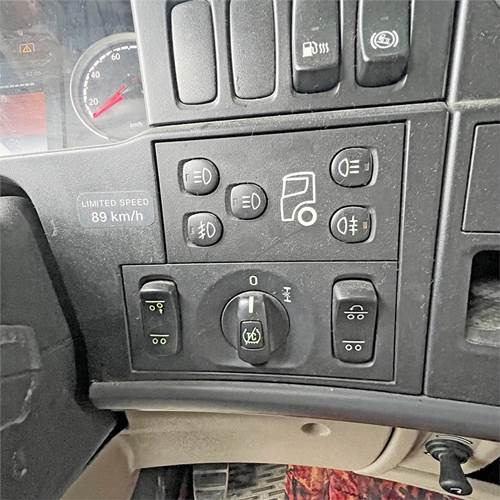 Dobozos felépítményű teherautó Scania R500: 28 kép.