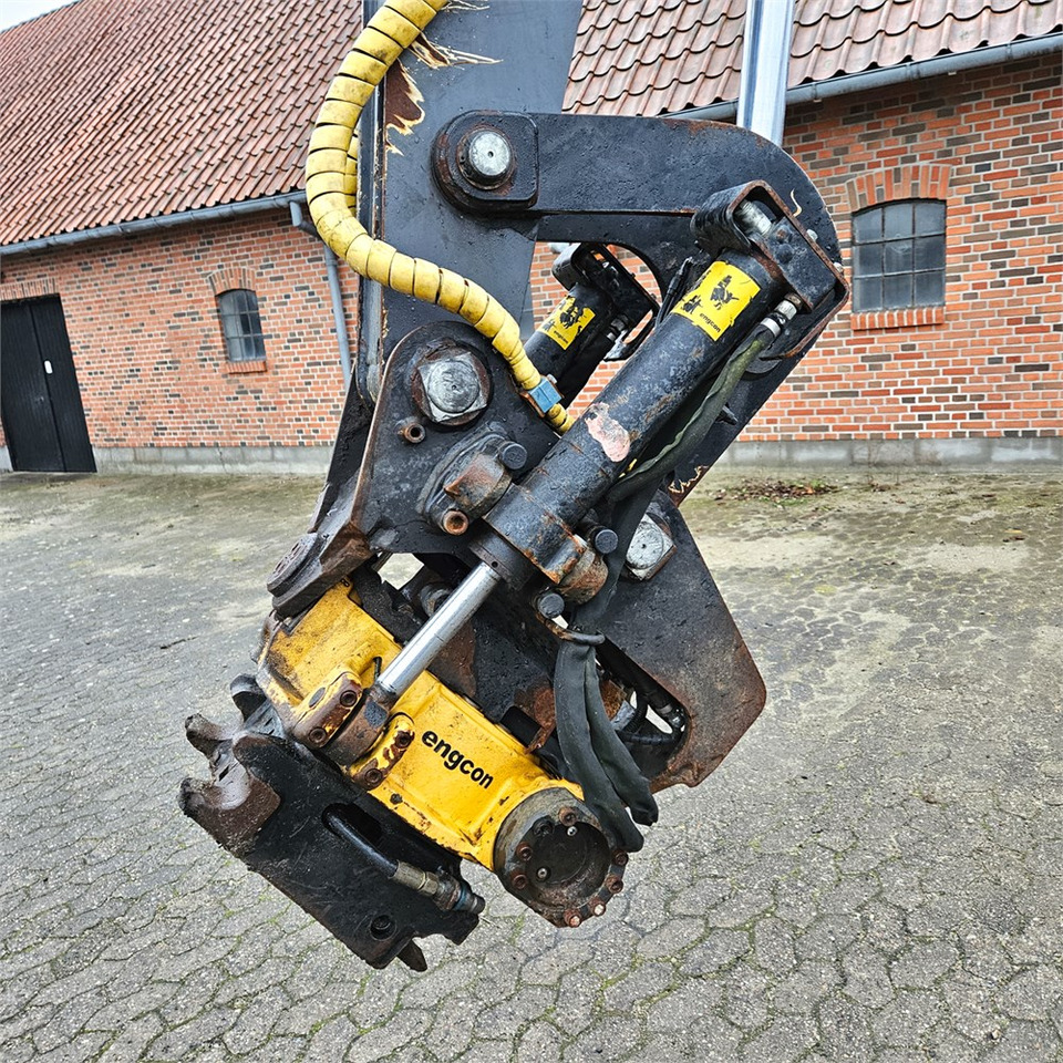 Schaeff-Terex TW110 - Gumikerekes kotró: 4 kép. Schaeff-Terex TW110 - Gumikerekes kotró: 4 kép.