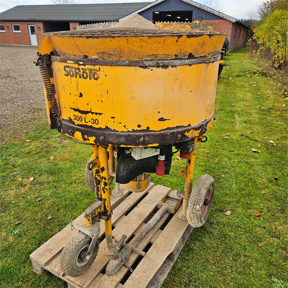 Soroto 300 L-30 - Betonkeverő: 1 kép. Soroto 300 L-30 - Betonkeverő: 1 kép.