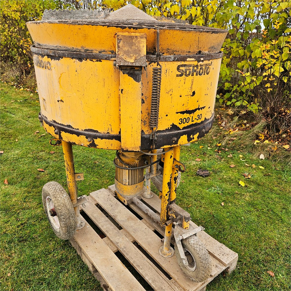 Soroto 300 L-30 - Betonkeverő: 4 kép. Soroto 300 L-30 - Betonkeverő: 4 kép.