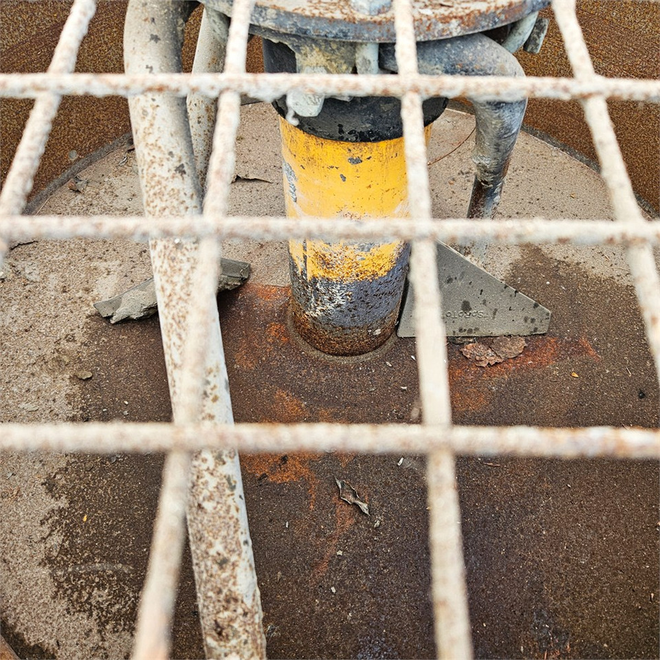 Soroto 300 L-30 - Betonkeverő: 5 kép. Soroto 300 L-30 - Betonkeverő: 5 kép.