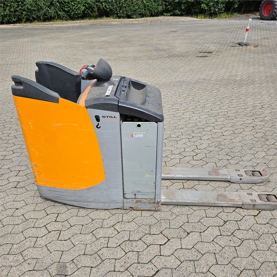 Still EXU-S22 - Kézi raklapemelő: 2 kép. Still EXU-S22 - Kézi raklapemelő: 2 kép.