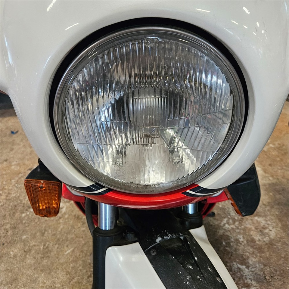 Motorkerékpár Suzuki GSX1100EF: 21 kép.